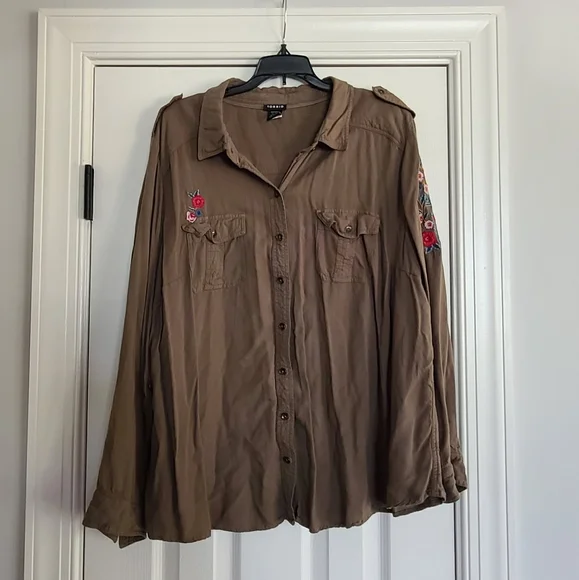 Torrid Floral Embroidered Collared Button Down Shirt Olive Green 3X - Picture 4 of 7